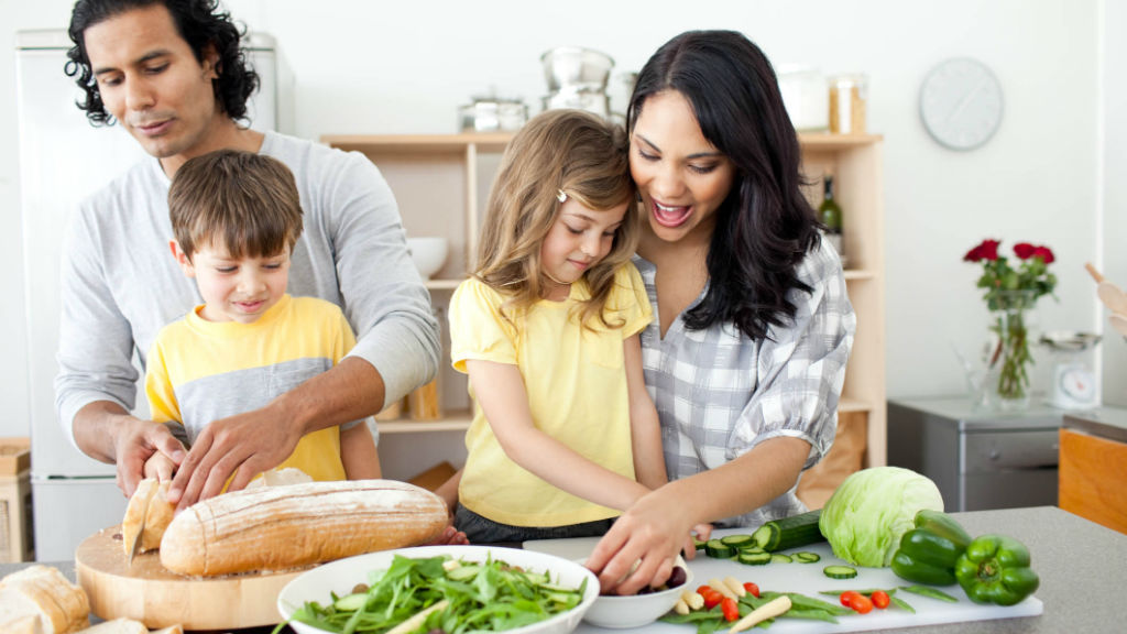Family-Cooking-Healthy-Food